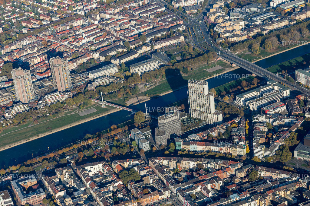 Collini Center | Luftbild: Collini Center im Ortsteil Oststadt in Mannheim im Bundesland Baden-Württemberg in Deutschland. Foto: IMG_095451.jpg vom 30.10.2016 durch Werner Riehm/FLY-FOTO.de - Realisiert mit Pictrs.com