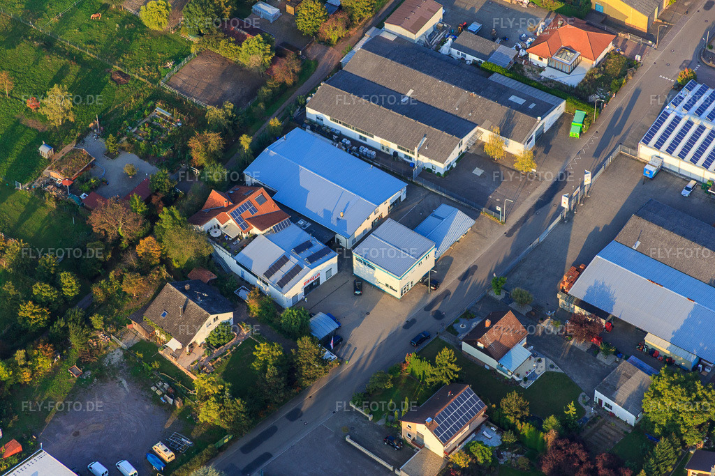 Luftbild: Industriegebiet Am Kleinwald mit Stickerei Rieder und Getränke-Trauth GbR Inh. N. & C. Lachomski in Herxheim bei Landau im Bundesland Rheinland-Pfalz in Deutschland. Foto: IMG_073919.jpg vom 03.10.2014 durch Werner Riehm/FLY-FOTO.deWWW.RIEDER-STICKEREI.DE