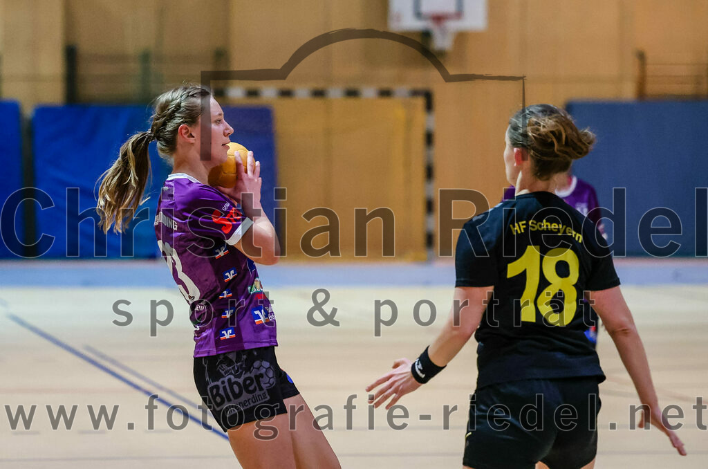 2023-12-17_034_SpVgg_Altenerding_II_gegen_HF_Scheyern | Erding, Deutschland, 17.12.2023:
Handball, Bezirksliga Frauen Altbayern 2023 / 2024, 9. Spieltag, SpVgg Altenerding II gegen HF Scheyern, Endergebnis: 22:26

Sophie Lößl (SpVgg Altenerding, #23), Elena Schenkel (HF Scheyern, #18)

Foto: Christian Riedel / fotografie-riedel.net