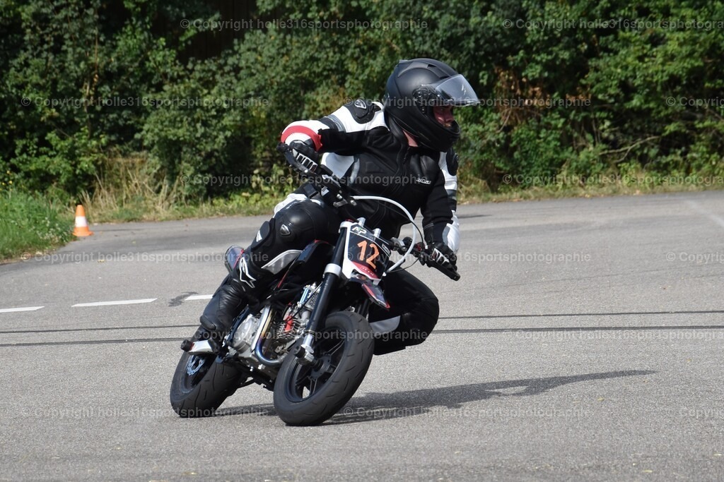 DSC_0991 | Sportfotografie , Motorsport, Motoross, Reitsport, Mointainbike, Enduro,
Landschaft , Outdoor, Eventfotografie, Landschaft, Bilder online bestellen - Realisiert mit Pictrs.com