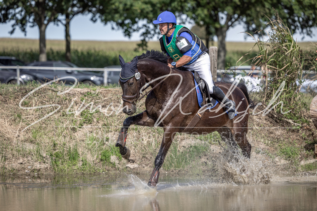 20250907-_3LI1086 | Tierfotografie Pferde, Hunde, Katzen, Haustiere.
Turnierfotografie Reitturniere, Reiten, Springreiten, Dressur in Hanau, dem Main-Kinzig-Kreis und dem Rhein-Main- Gebiet um Frankfurt