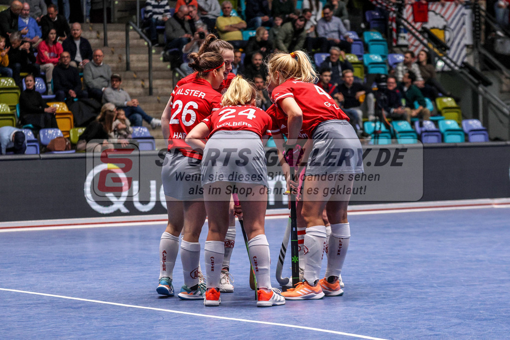 MJ_20230204-DHC-Alster-Finale W-19 | Katharina Haid (Der Club an der Alster #26), Emily Wolbers (Der Club an der Alster #24) &amp; Hannah Gablac (Der Club an der Alster #4), Düsseldorfer HC - Der Club an der Alster am 5.2.2023 in der Ballsporthalle, Frankfurt am Main