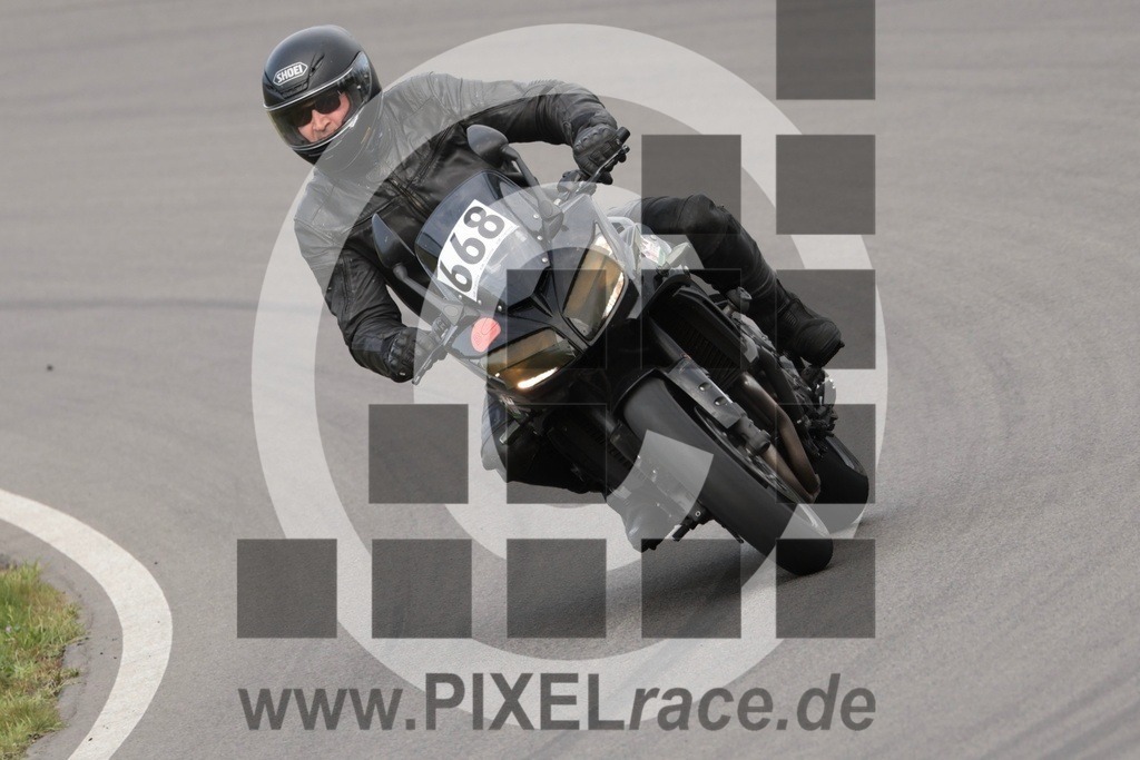 0668-20250503_10136 | Schöne Erinnerungen an spannende Momente - das festzuhalten ist unser Job. PIXELrace.de ist seit 2003 auf den Rennstrecken Europas unterwegs um die Action draußen beim Fahren und die wunderbare Stimmung imm Fahrerlager für euch einzufangen.