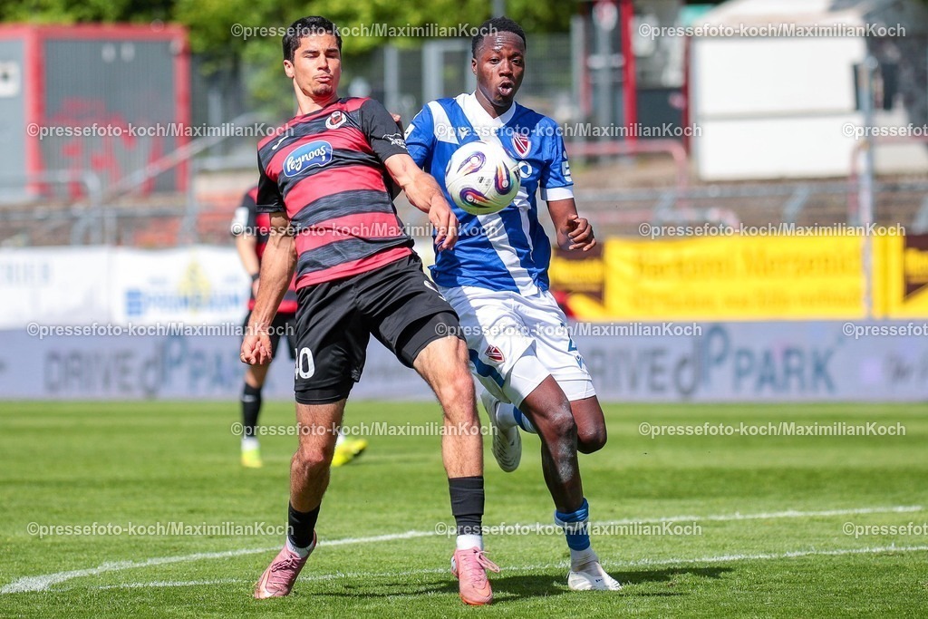 xsefx26042601051 | 26.04.2026, xsefx, Fußball, 3.Liga, FC Viktoria Köln - Energie Cottbus, 35. Spieltag, Sportpark Höhenberg, Saison 2025 2026: xxx im Zweikampf gegen Jakob Sachse (FC Viktoria Köln, 40) King Manu (FC Energie Cottbus, 2)   DFB regulations prohibit any use of photographs as image sequences and or quasi-video. Photo: xSabinexEffgenxPressefotoKochx