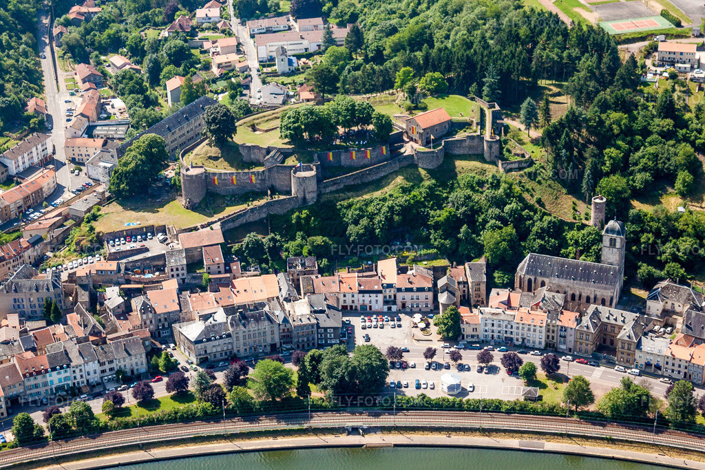 Aerial view: Village center with the Sierck fortress ruins on the banks of the Moselle River in Sierck-les-Bains in the state Moselle, France.Photo: IMG_29623.jpg taken on 06/27/2010 by Werner Riehm/FLY-FOTO.comResolution of the original: 4752 x 3168 px