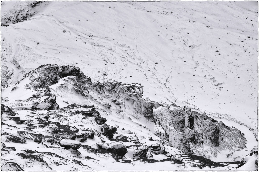Bärgenuschnee | Bärgenuschnee
Vom Schilthorn ziemlich gerade nach unten fotografiert. Mir gefällt die Kohlezeichnung-Anmutung und das Alphüttchen als Referenzgrösse.
-----------------------------------------------------------------
Photographed pretty straight down from the Schilthorn. I like the charcoal drawing look and the little alpine hut as a reference.
-----------------------------------------------------------------
Dieser Druck ist in einer limitierten Auflage von 5 Exemplaren erhältlich. 
This print is available in a limited edition of 5 copies. 
http://art.hess.photography/156-baergenuschnee.html - Realisiert mit Pictrs.com