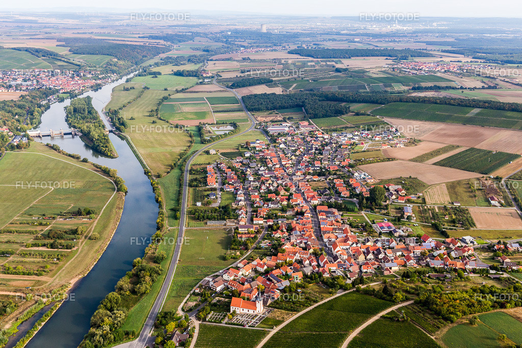Dorfkern an den Fluß- Uferbereichen des Main in Stammheim | Luftbild: Dorfkern an den Fluß- Uferbereichen des Main in Stammheim im Ortsteil Stammheim in Kolitzheim im Bundesland Bayern in Deutschland. Foto: IMG_111294.jpg vom 09.09.2018 durch Werner Riehm/FLY-FOTO.de - Realisiert mit Pictrs.com