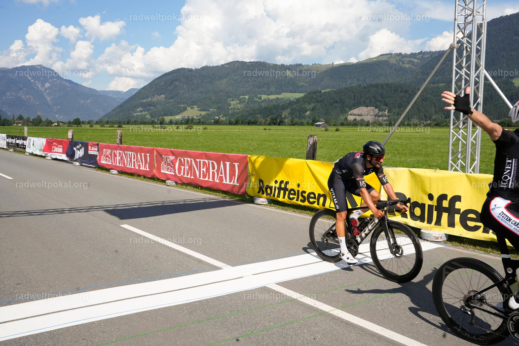 846_20230817_Bewerb_Maenner_Muehlanger | AUT - OESTERREICH, 2023-08-16: SPORT RENNRAD-FAHREN - 55. INTERNATIONALER RADWELTPOKAL IN ST. JOHANN IN TIROL  - Vintage-Radrennen mit WM-Bronze-Medaillen-Siegerin Christina Schweinberger, den Teilnehmer und Alexander Baumann (vom Orginastions-Team) - TAG 2 BEWERB MAENNER IN SECHS GRUPPEN  ; Foto: Roland Muehlanger