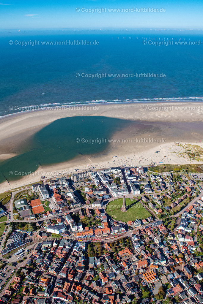 Borkum_Strand_ELS_6707091022 | BORKUM 09.10.2022 Sand- Landschaft im Küstenbereich mit natürlicher Bucht auf der Nordsee - Insel Borkum im Bundesland Niedersachsen. // Sandy coastline with Natural bay on the North Sea Island Borkum in the state Lower Saxony. Foto: Martin Elsen