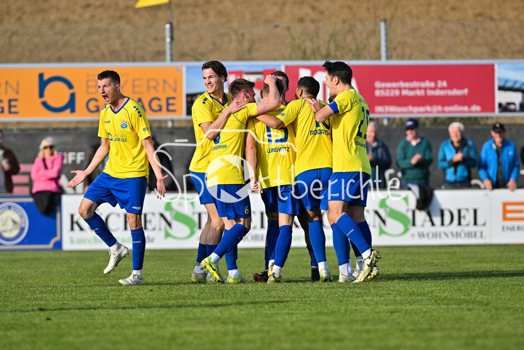 FC Pipinsried - TSV Grünwald | Jubel nach dem Treffer zum 2-0 druch Alexander LUNGWITZ (FC Pipinsried 13) / Tor / Torschuetze / Freude / Happy / Bayernliga Sued: FC Pipinsried - TSV Gruenwald, Kuechenstadel Arena am 11.04.2025