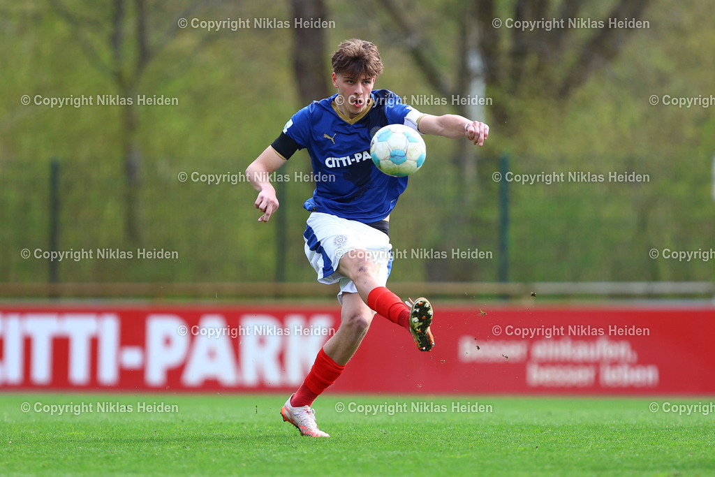 NH_HolsteinKielU19_1FCHeidenheimU19_DFBNachwuchsliga_18042026 | #4 Len Kloppenburg (Holstein Kiel U19)Fußball I Herren I U19 DFB-Nachwuchsliga Hauptrunde Liga A, Gruppe B I Saison 2025-2026 I 9. Spieltag I Holstein Kiel U19 - 1. FC Heidenheim U19 I 18.04..2026 I Citti-Fußball-Park