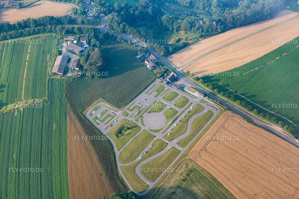 Verkehrsübungsplatz | Luftbild: Verkehrsübungsplatz in Mettmann im Bundesland Nordrhein-Westfalen in Deutschland. Foto: IMG_008411.jpg vom 19.07.2020 durch Werner Riehm/FLY-FOTO.de - Realisiert mit Pictrs.com