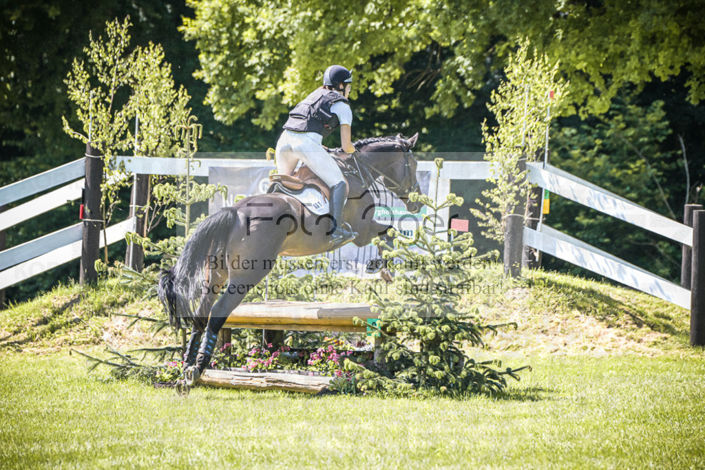 DOS_3112 | Entdecke hochwertige Reitturnierfotos von Foto Oger. Professionell, emotional und authentisch – jetzt Lieblingsmomente im Shop bestellen.Deutschlandweite Turnierfotografie. - Realisiert mit Pictrs.com