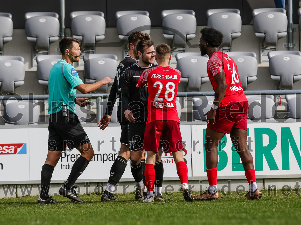 2024-02-24_069_FC_Schwaig_gegen_TSV_1880_Wasserburg | Oberding, Deutschland, 24.02.2024:
Fußball, 2. Runde Qualifikation TOTO-Pokal 2023 / 2024, 1. Spieltag, FC Schwaig gegen TSV 1880 Wasserburg, Endergebnis: 2:3

Schiedsrichter Xaver Fabisch, Tobias Bartl (FC Schwaig, #37), Manuel Kerschbaum (TSV 1880 Wasserburg, #28), Sepp Kollie (TSV 1880 Wasserburg, #26)

Foto: Christian Riedel / fotografie-riedel.net