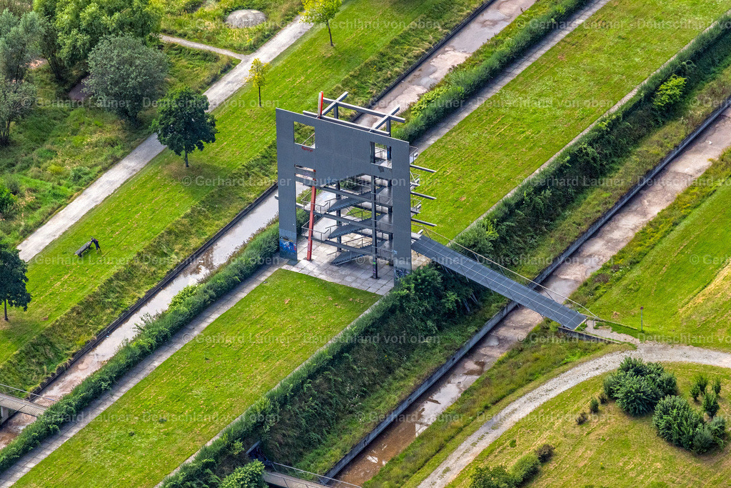4050178 | OBERHAUSEN 25.08.2021 Parkanlage OLGA-Park auf dem Gelände der ehemaligen Zeche " Osterfeld " in Oberhausen im Bundesland Nordrhein-Westfalen, Deutschland. // Park OLGA-Park on the site of the former coal mine "Osterfeld" in Oberhausen in the state of North Rhine-Westphalia, Germany. Foto: Gerhard Launer