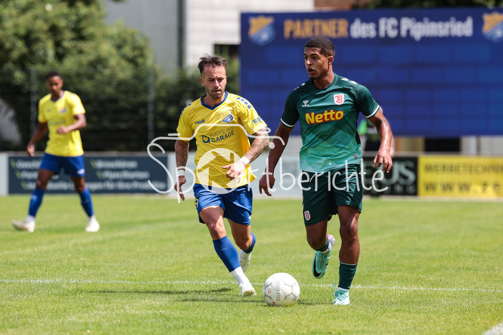 FC Pipinsried - SSV Jahn Regensburg II | Angelo MAYER (FCP) / Marco MAUL (SSV)