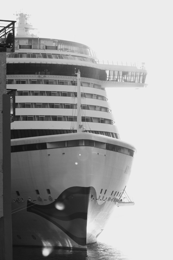 Schiff am Anlieger | Landschaftsbilder-MV - Realisiert mit Pictrs.com