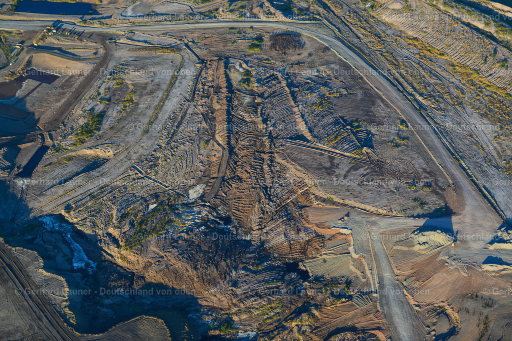 3638594 | BRAUNSBEDRA 08.09.2021 Rekultivierung der ehemaligen Tagebau - Fläche an den Uferbereichen des Sees " Geiseltalsee " in Braunsbedra im Bundesland Sachsen-Anhalt, Deutschland. // Open pit re cultivation on the shores of the lake " Geiseltalsee " in Braunsbedra in the state Saxony-Anhalt, Germany. Foto: Gerhard Launer