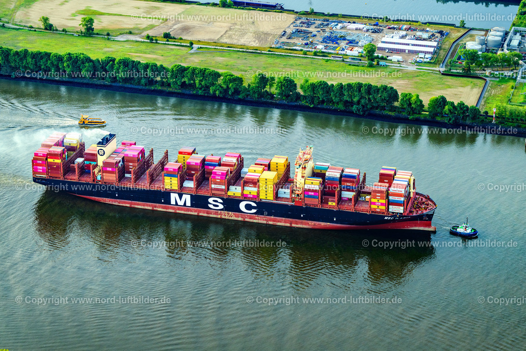 Hamburg_Containerschiff_Msc_Ilaria_auf_der_Elbe_ELS_5129200925 | HAMBURG 20.09.2025 Fahrendes Containerschiff " MSC Ilaria " auf der Elbe wir mit SChleppern zum Burchardkai gebracht in Hamburg, Deutschland. // Container ship " MSC Ilaria " on the Elbe river is brought by tugs to the Burchardkai in Hamburg, Germany. Foto: Martin Elsen