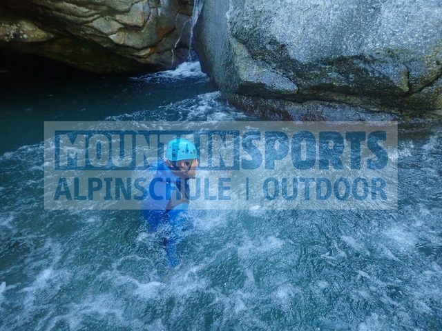 PC020102 | Bestelle die Bilder deines Berg- oder Wasser-Abenteuers mit Mountain Sports bequem von zu Hause aus direkt über unseren Online Fotoshop von pictrs.com. - Realisiert mit Pictrs.com