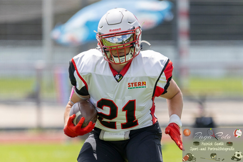 GFLW 1: German Football League Women 1: Rodgau Pioneers Ladies - Stuttgart Scorpions Sisters, 07.06.2026 | Stella Elisa Martin (Stuttgart Scorpions Sisters #21) mit dem Ball, Freisteller, Portrait / Porträt, Rodgau Pioneers Ladies - Stuttgart Scorpions Sisters, Rodgau, Maingau-Energie-Stadion "Am Weichsee", 7.6.2026 - Realisiert mit Pictrs.com