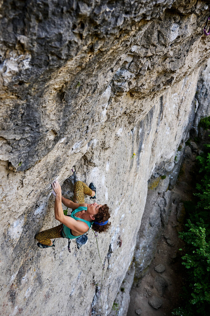 CS-220815-9693-1 | Sarah klettert Treibjagd (9-) an der Püttlacher Wand im Püttlachtal