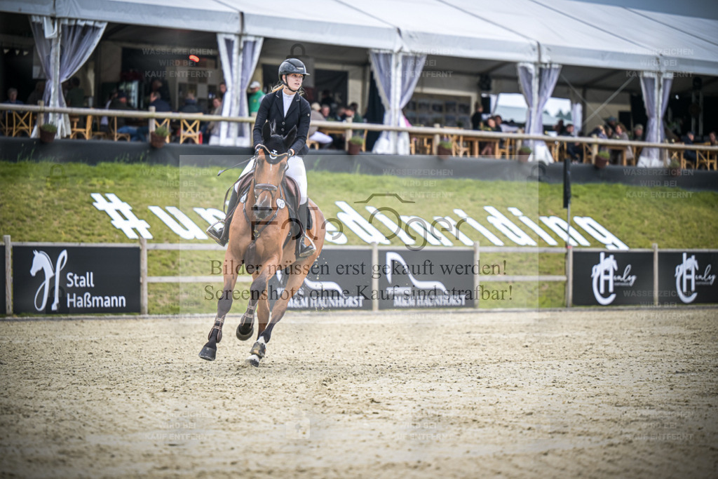 DOS_2627 | Entdecke hochwertige Reitturnierfotos von Foto Oger. Professionell, emotional und authentisch – jetzt Lieblingsmomente im Shop bestellen. - Realisiert mit Pictrs.com