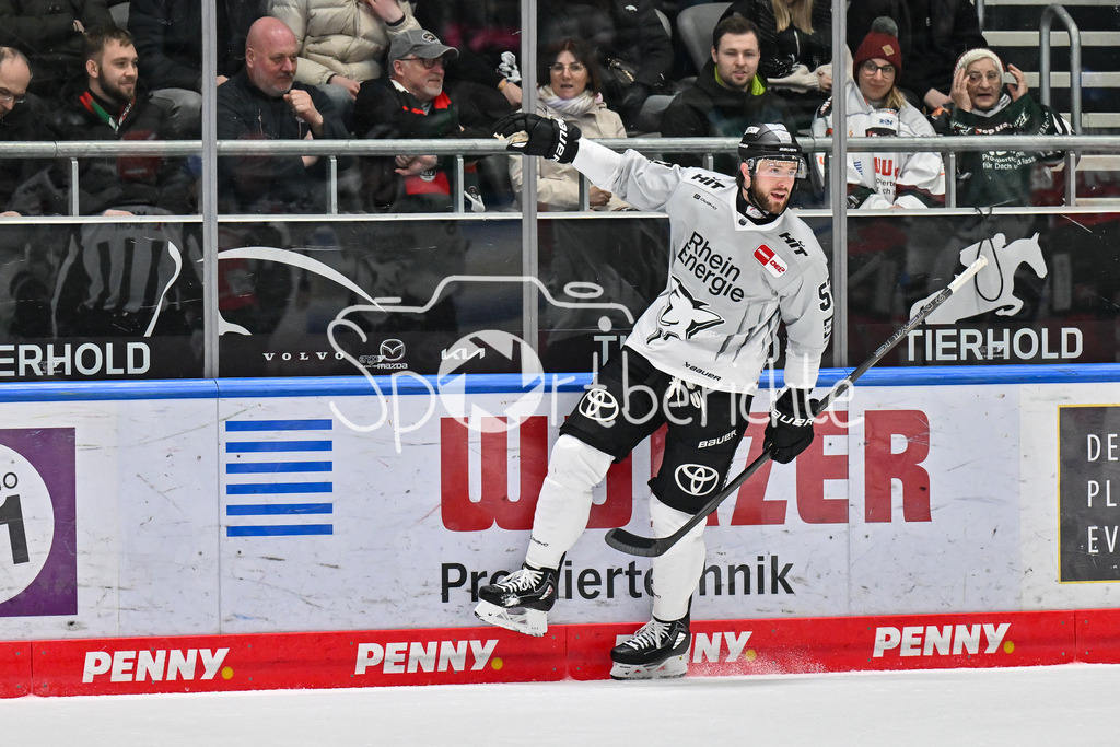 Augsburger Panther - Kölner Haie | Grenzeloser Jubel der Haie nach dem Treffer zum 4-3 durch Brady AUSTIN (Koelner Haie #57) / Tor / Torschuetze / Freude / Happy / DEL: Augsburger Panther - Koelner Haie, Curt Frenzel Stadion am 02.03.2025