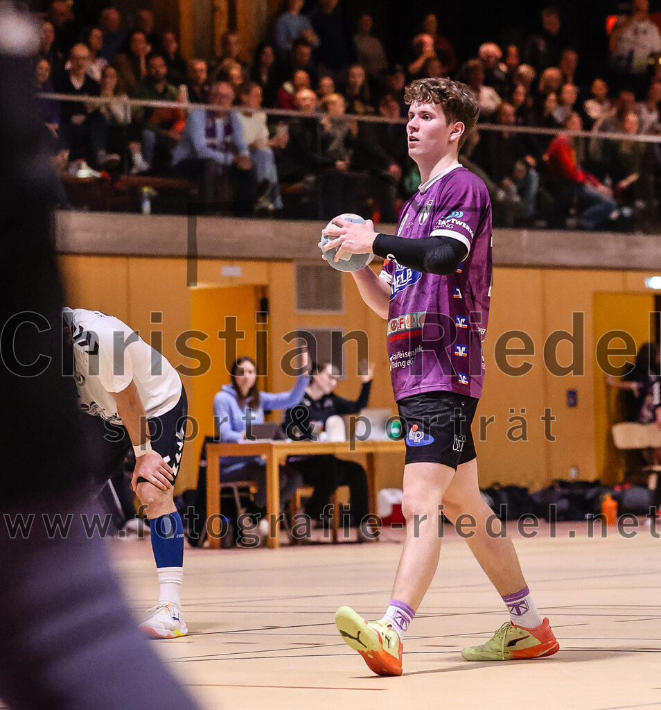 2025-02-15_103_SpVgg_Altenerding_gegen_SVW_Burghausen | Erding, Deutschland, 15.02.2025:Handball, Bezirksoberliga Männer 2024 / 2025, 16. Spieltag, SpVgg Altenerding gegen SVW Burghausen, Endergebnis: 32:31Tim Steininger (SpVgg Altenerding, #10)Foto: Christian Riedel / fotografie-riedel.net