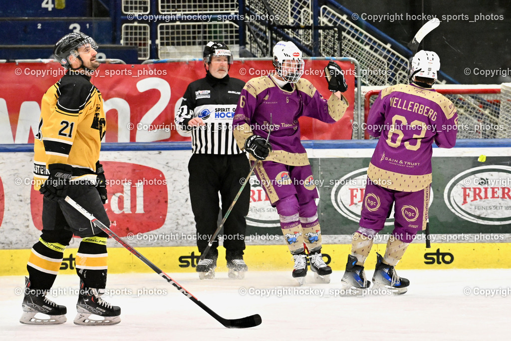 EC Kellerberg vs. EC Arnoldstein | #21 Tributsch Andreas EC Arnoldstein, Jubel EC Kellerberg Mannschaft, #63 Smoliner Maximilian EC Kellerberg, #6 Ropatsch Eduard Enzo EC Kellerberg, PIEBER Manuel Referee, EC Kellerberg vs. EC Arnoldstein, EC Kellerberg vs. EC Arnoldstein am 27.01.2026 in Villach (Stadthalle Villach), Austria, (Photo by Bernd Stefan)