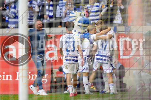 MSV Duisburg vs VfB Stuttgart II - 3. Liga | Duisburg, Deutschland, 02.08.25:   Patrick Sussek (MSV Duisburg) Torjubel, jubelt mit seiner Mannschaft nach dem Treffer zum 2:1 waehrend des Spiels der 3. Liga MSV Duisburg vs VfB Stuttgart II in der schauinsland-reisen-arena(Foto von Brauer-Fotoagentur / Adrian Schlueter)