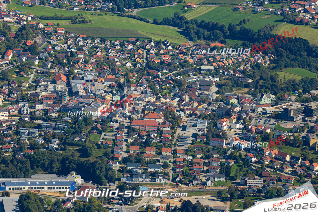 Aktuelles Luftbild von  Freyung Kauf mit Lizenz / Bildrechten möglich- Die Luftaufnahme wurde 2021 mittels UL-Flugzeug erstellt ( keine Drohne ) - hochauflösende Kamera-Systeme von  Canon -Beste Qualität - Für grossformatige Ausdrucke geeignet. Die Geschenkidee !