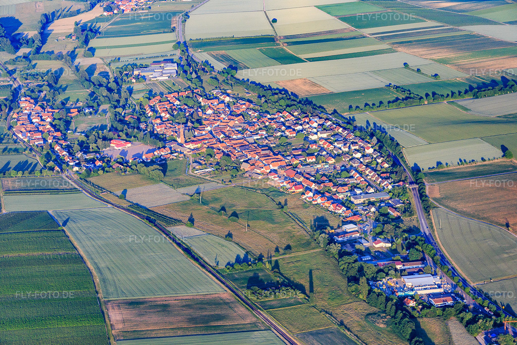 Luftbild: Ortsansicht von Westen im Ortsteil Kapellen in Kapellen-Drusweiler im Bundesland Rheinland-Pfalz in Deutschland. Foto: IMG_080347.jpg vom 05.06.2015 durch Werner Riehm/FLY-FOTO.de