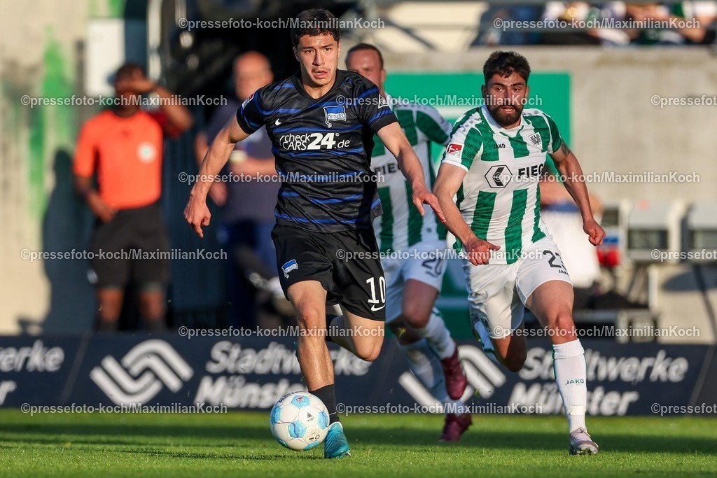 SCP09052502271 | 09.05.2025, Fußball, Preußen Münster - Hertha BSC, 2. Fußball Bundesliga, 33. Spieltag, Preußenstadion, Saison 2024 2025: Ibrahim Maza (Hertha BSC #10) im Zweikampf gegen Malik Batmaz (Preussen Muenster #23) DFB regulations prohibit any use of photographs as image sequences and or quasi-video.