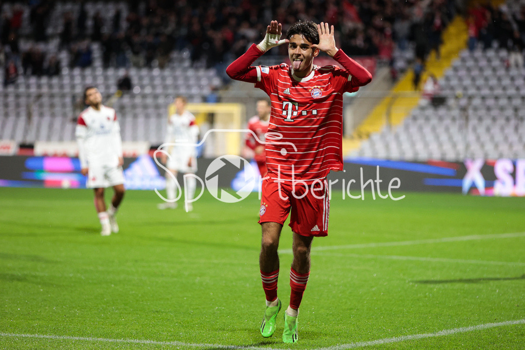 FC Bayern Amateure - 1. FC Nuernberg II | Lucas Copado Schrobenhauser (FCB #9) jubelt nach seinem Treffer zum 1-1