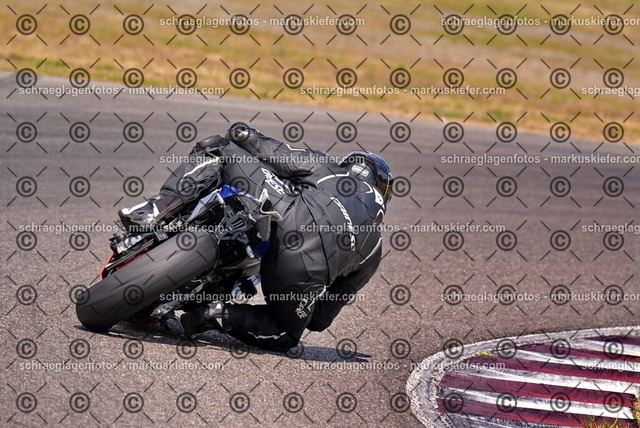 26bt05-1786 | markuskiefer.com - Realisiert mit Pictrs.com