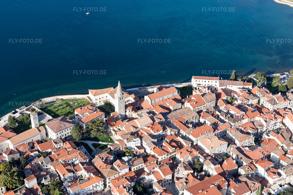 Luftbild: Ortsansicht in Poreč im Bundesland Gespanschaft Istrien in Kroatien. Foto: IMG_106053.jpg vom 13.04.2018 durch Werner Riehm/FLY-FOTO.de