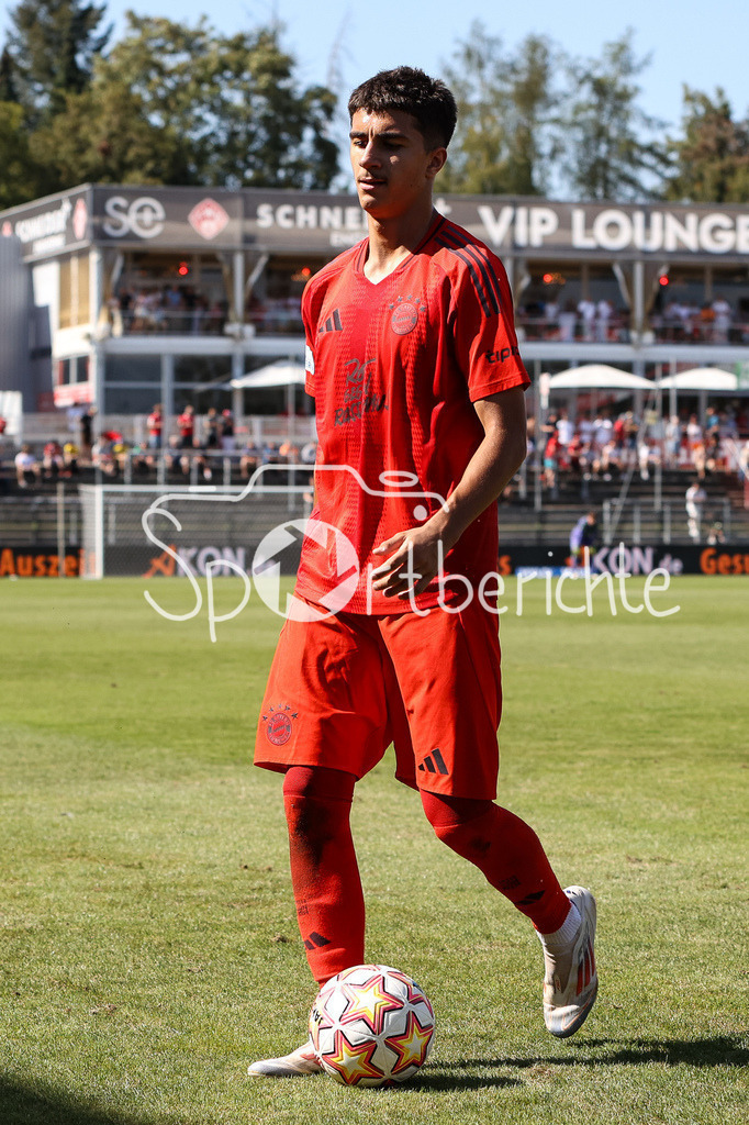 FC Würzburger Kickers - FC Bayern Amateure | Im Bild Adin LICINA (FC Bayern München II #9) am Ball / Freisteller / Einzelfoto / Regionalliga Bayern: FC Würzburger Kickers - FC Bayern München II, AKON Arena am 24.08.2024