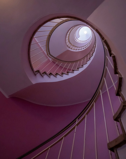 STAIRMUNICH | strange eyez - Realisiert mit Pictrs.com