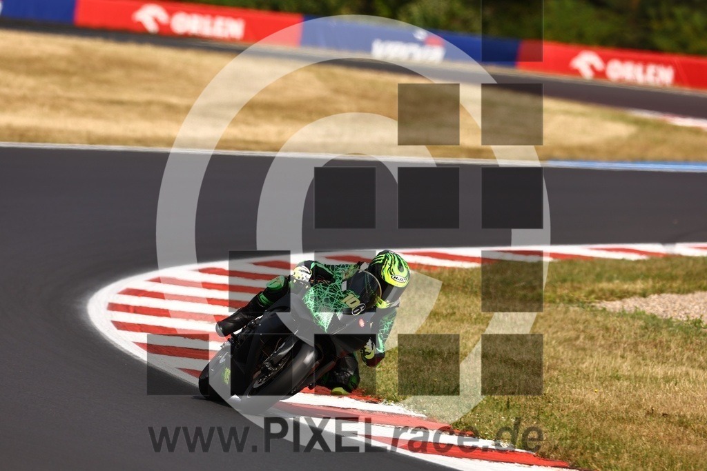 0106-20240725_04085 | Schöne Erinnerungen an spannende Momente - das festzuhalten ist unser Job. PIXELrace.de ist seit 2003 auf den Rennstrecken Europas unterwegs um die Action draußen beim Fahren und die wunderbare Stimmung imm Fahrerlager für euch einzufangen.