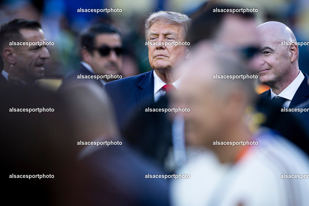 FOOTBALL : Argentine vs Espagne – Finale de la Coupe du Monde FIFA 2026. New York New Jersey Stadium, East Rutherford, New Jersey, États-Unis. 19/07/2026. | Le président des États-Unis Donald Trump et le président de la FIFA Gianni Infantino  lors de la cérémonie de remise des récompenses après la finale entre l'Argentine et l'Espagne au New York New Jersey Stadium, à East Rutherford, dans le New Jersey, le 19 juillet 2026, aux États-Unis.