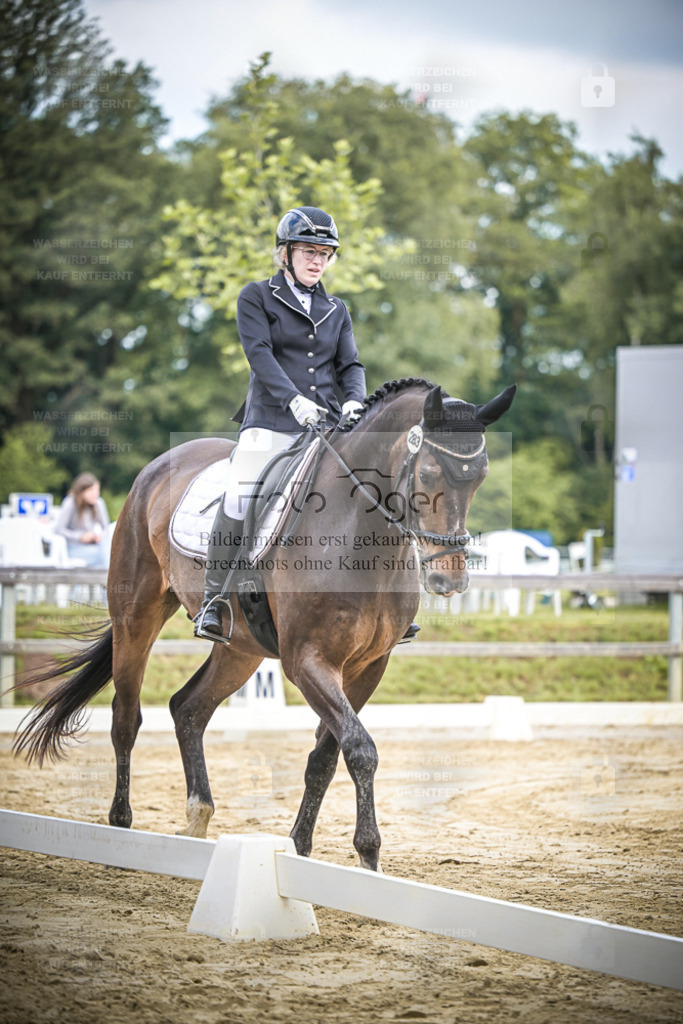 DOS_0838 | Entdecke hochwertige Reitturnierfotos von Foto Oger. Professionell, emotional und authentisch – jetzt Lieblingsmomente im Shop bestellen. - Realisiert mit Pictrs.com