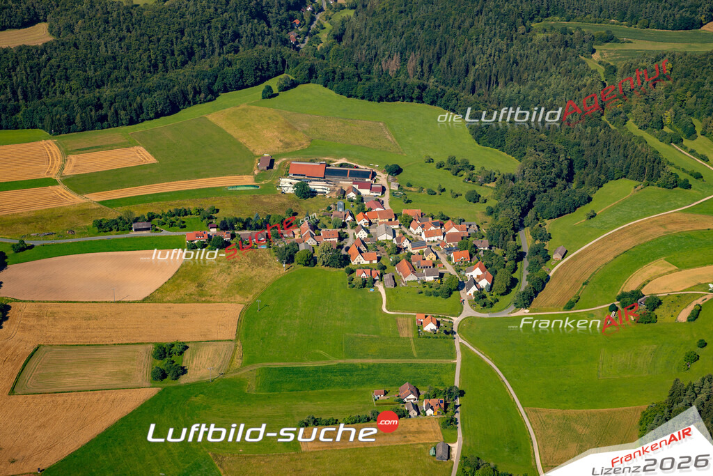 Das Luftbild zeigt : Gotzenberg Happurg - Die Luftaufnahme wurde 2024 vom UL-Flugzeug aus erstellt ( keine Drohne ) - Hochauflösende Luftaufnahme - Für grossformatige Ausdrucke geeignet. Die Geschenkidee !Mit Lizenz und Bildrechte bestellbar