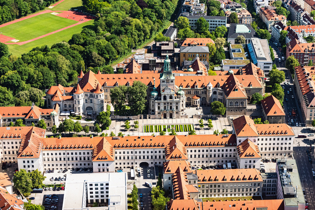 dr__0027447.jpg | MüNCHEN 24.05.2019 Historisches Museums- Gebäude- Ensemble des Bayerischen Nationalmuseums an der Prinzregentenstraße in München im Bundesland Bayern. // Historical museum-building ensemble of the Bavarian National Museum at Prinzregentenstrasse in Munich, Bavaria. Foto: Daniel Reiter