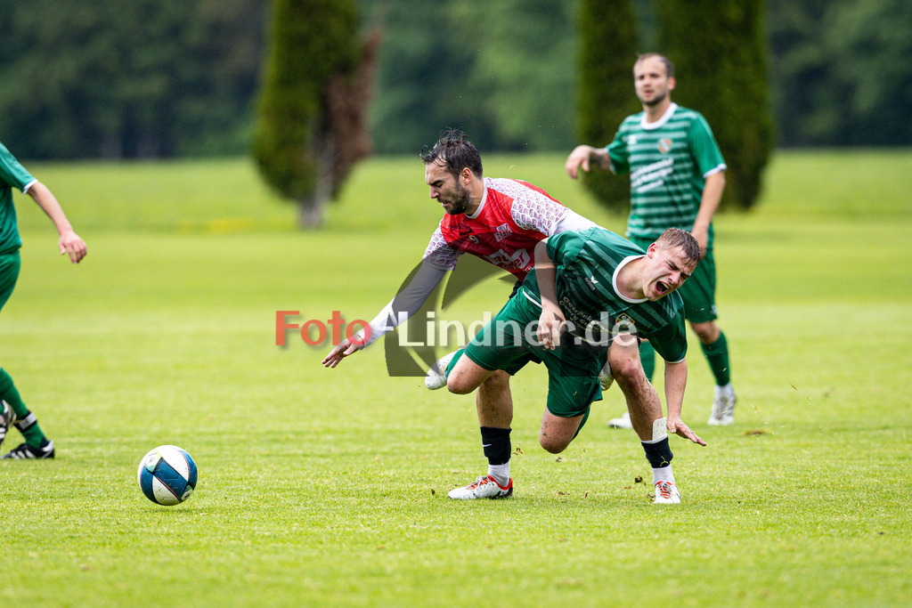 FC Wildsteig/Rottenbuch gegen MTV Berg | Fußball Herren Kreisliga Gruppe 1 Zugspitze 2024/25, FC Wildsteig/Rottenbuch gegen MTV Berg, 20250525,Zweikampf,2025-05-25 in Rottenbuch (Sportplatz Rottenbuch), Hannes RITTWEGER (MTV Berg 9), Fabian MAIER (FC Wildsteig/Rottenbuch 11)Copyright: WolfgangxLindner www.foto-lindner.de