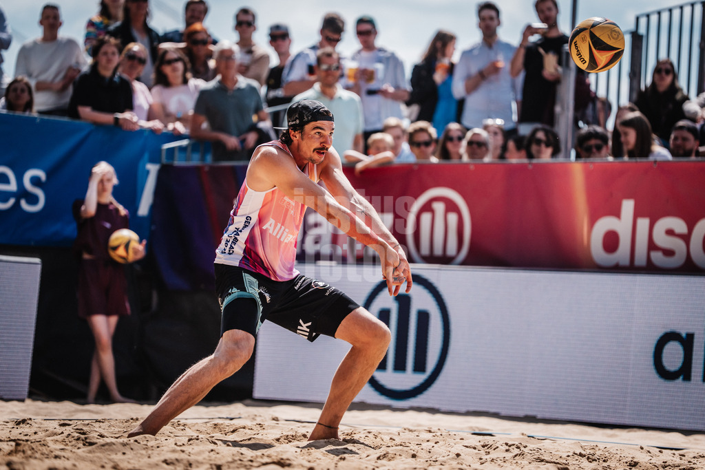 Beachvolleyball | Männer | Allianz German Beach Tour 2025 | Tourstop Düsseldorf | 17.05.2025 | Jannik Kühlborn nimmt den Ball an