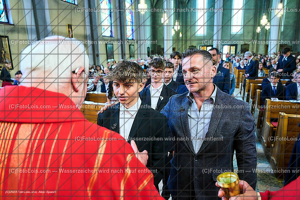 ALP2413_Pfarrfirmung Wieselburg_Sakrament der Firmung | (C)FotoLois.com, Alois Spandl, Pfarrfirmung in Wieselburg mit Firmspender Eduard Gruber (ehemaliger Generalvikar der Diözese St. Pölten), Sa 3. Juni 2023.