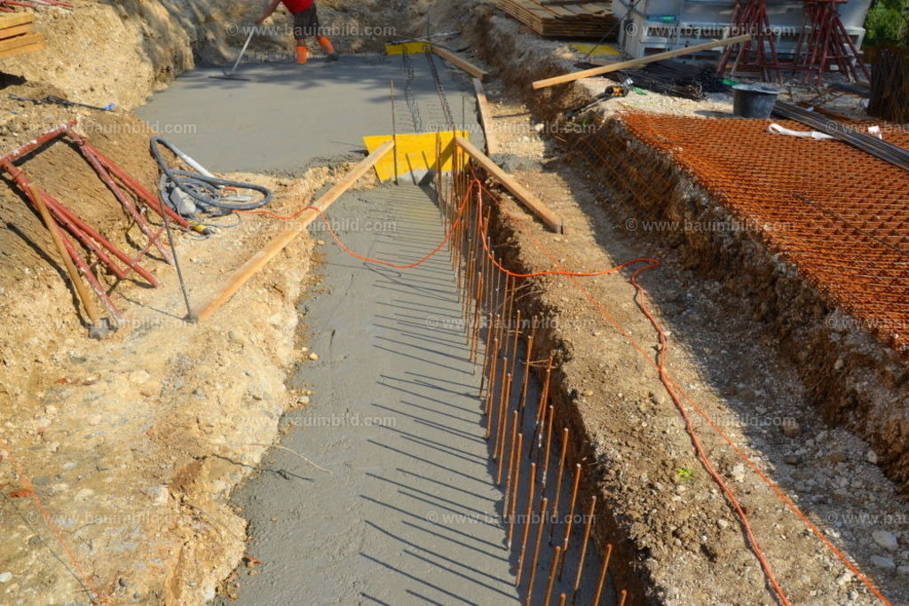 bib-lg04-betonarbeiten-0054 | Nach LV-Leistungsgruppen sortierte Detailfotos über den Bau eines Hauses. Alle Hausbau-Bilder direkt vom Urheber und Autor der Website Haus-Selber-Bauen.com