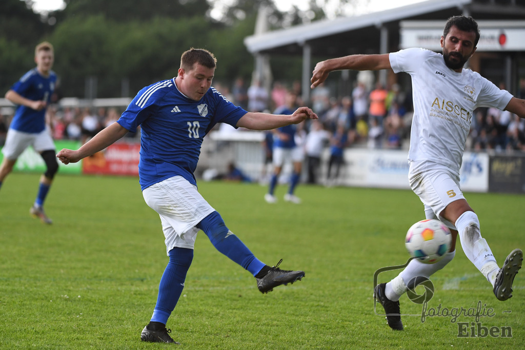 1. FC Nordenham-SV GOTANO | Kreispokal Finale Jade-Weser-Hunte 1. Mannschaften; 1.FC Nordenham (weiß)-SV GOTANO (blau) am 15.06.2025 in Rastede (Sportanlage Köttersweg), Photo: Philip Eiben 2025 - Realisiert mit Pictrs.com
