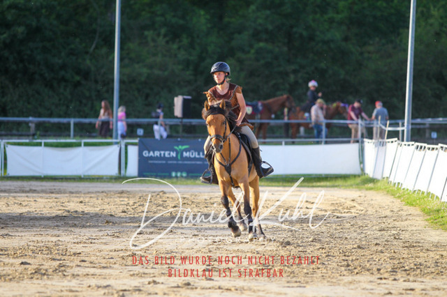 DKP45226 | Turnierfotos kaufen im Webshop von Daniel Kuhl Photography – entdecke professionelle Reitsportfotos aus Turnieren & Events. Hochwertige Turnierbilder online bestellen & sichern. Jetzt Fotos von Reitsportturnieren kaufen!
